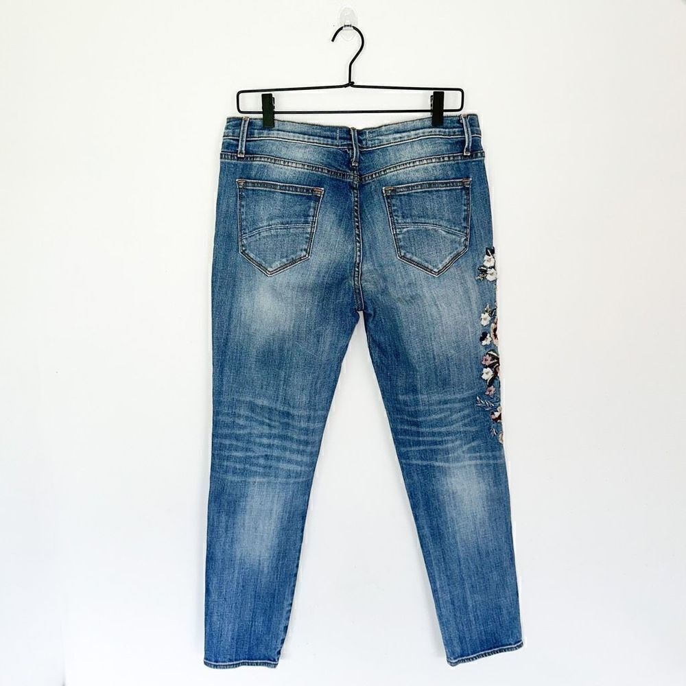 Driftwood Women’s Boho High Waisted Floral Embroidered Slim Leg Medium Wash Jean - Picture 2 of 10